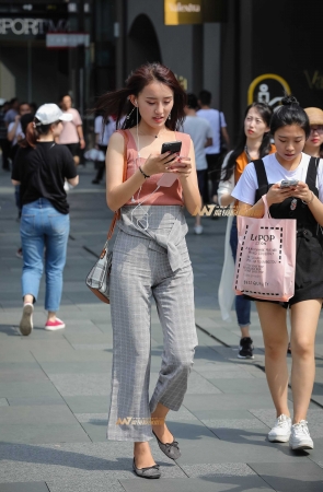 美得很自然 让路人心动