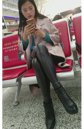 黑色皮裤高跟美女