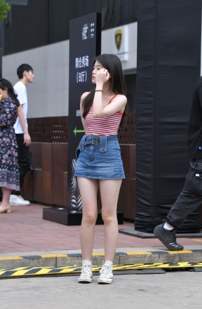 牛仔裙小妹 22-04-24