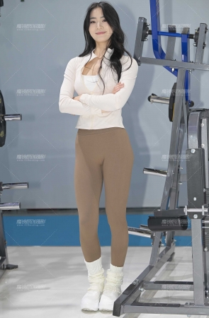 咖色运动裤 [16P]