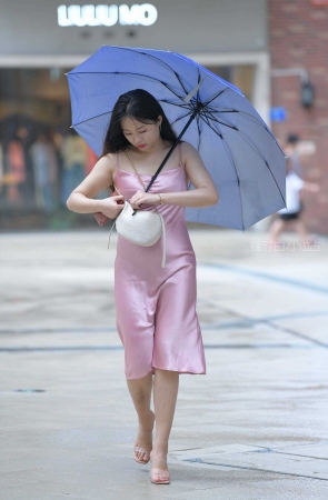 [红石专区] 搭讪粉红裙美女 【图片➕视频】