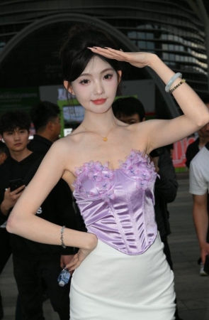 青春粉白搭配 [81P-1.52GB]