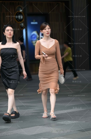 街拍裙装轻熟美女朲槭 [19P]