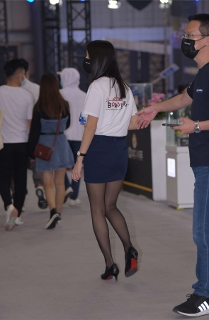 礼仪小姐姐