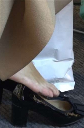 4k-毛呢长外套美女街拍裸足