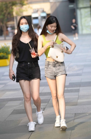 22815-3+69热裤闺蜜 15P