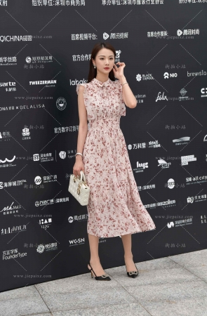 长裙优雅美女 [19P]