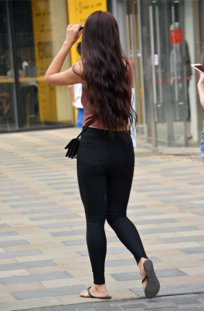 黑色紧身裤的魅力