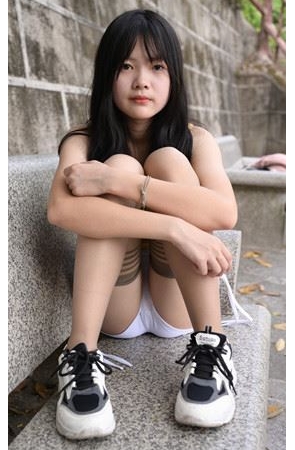 白色短裤女孩【套图+视频】