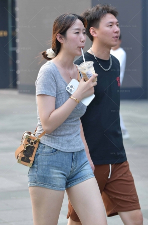 25221-3=78√热裤拖鞋女友 6P