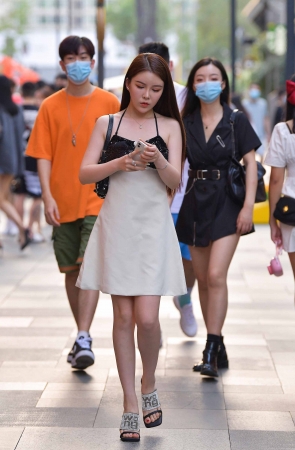 A20625-9+74/直接穿文胸出来的吗？好迷人 5P