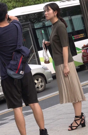 长裙，凉高，美足 美女等公交