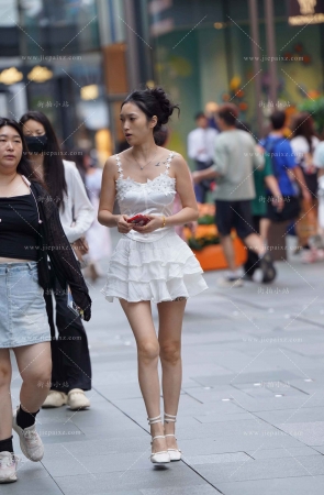 街拍白裙美腿美女 [18P]