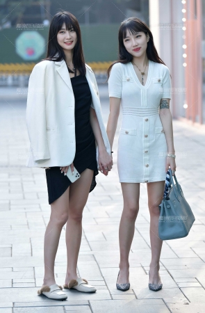 超级漂亮两美女