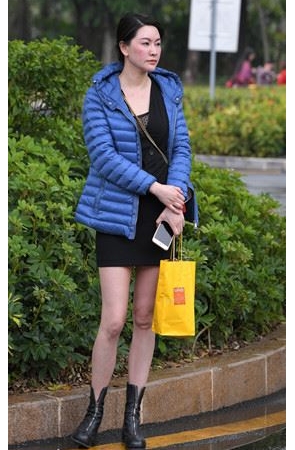 不怕冷的美妇(19P)