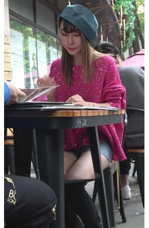 漂亮的高靴裸腿美女[1.32G/MP4]