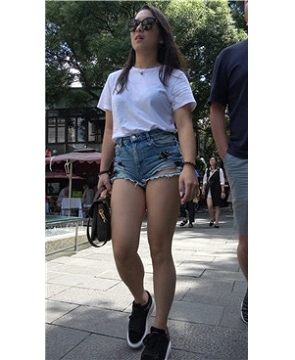 4k-性感肉臀丰满破洞热裤美女月牙清晰 [2.09 GB]