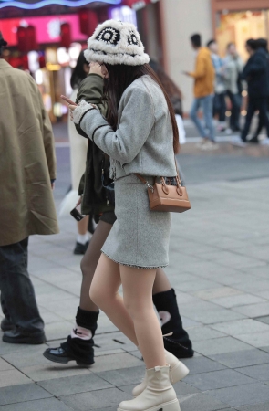 街拍肉丝妹子