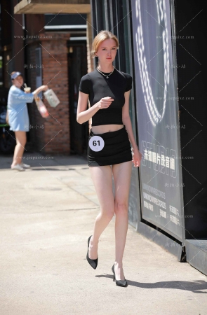 苗条长腿超短裙~ [20P]