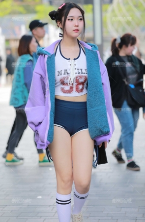 瑜伽热裤小美女