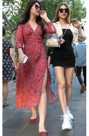 两个墨镜小姐姐[1.72G/MP4]