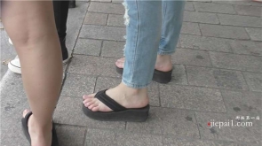 4k-洁白玉足松糕人字拖美眉