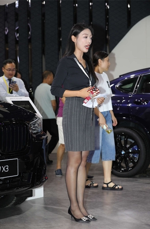 黑丝制服搭配