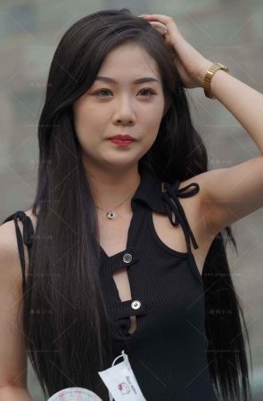 搭讪黑色裙美女姐妹