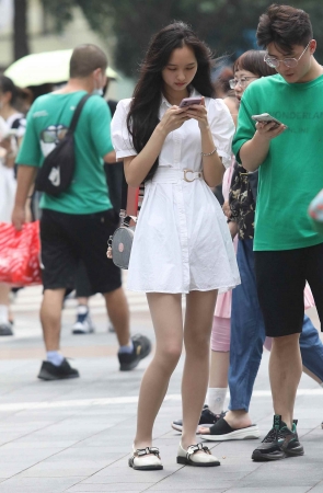 街拍肉丝妹子
