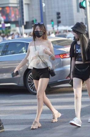 精选街拍作品 NO.1475 热裤美腿闺蜜[57P/77.5MB]