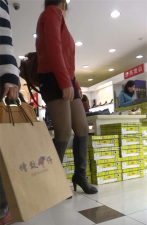 鞋店美女试鞋