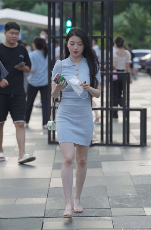 甜美蓝色针织裙