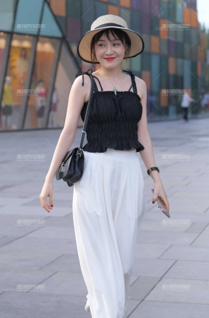 笑容很甜的美女