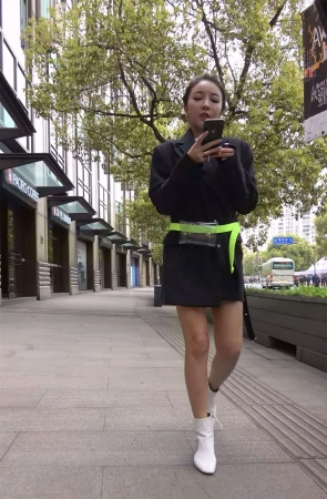 着急着去约男友的妹子