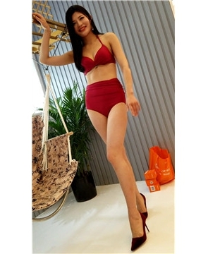 端庄优雅深红色比基尼长腿靓模