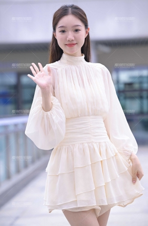 搭讪长得很乖的美腿小姐姐