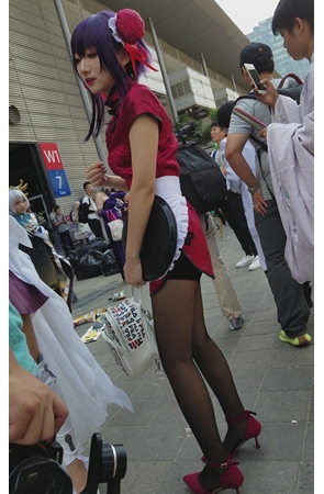 黑丝女仆coplay妹子