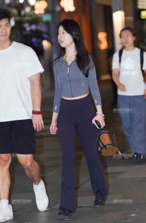瑜伽美眉