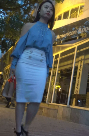 极品开叉裙大美女