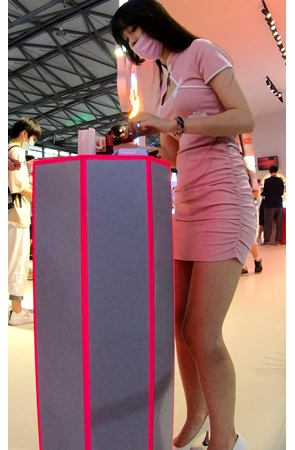 粉裙美女