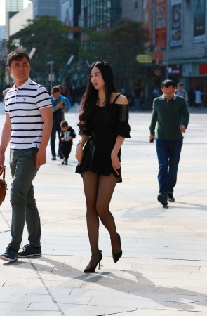 这双黑丝大长腿细高跟你喜欢吗