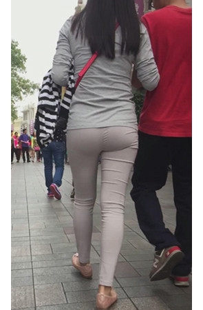 灰裤紧身美妇
