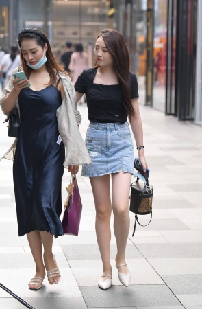 2268-20+107邻居的少妇 14P