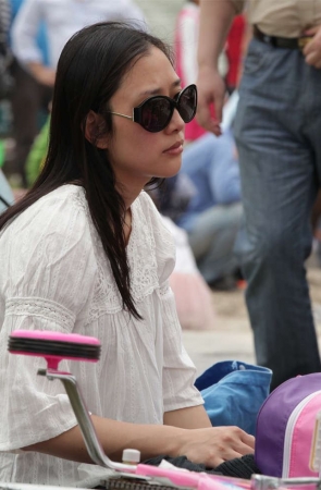 No256 墨镜美少妇的艳足特写