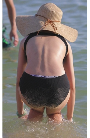 黑色比基尼妹子