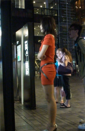 极品气质包臀裙美女，美腿高跟很性感