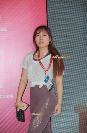 B61、极品健美裤美女