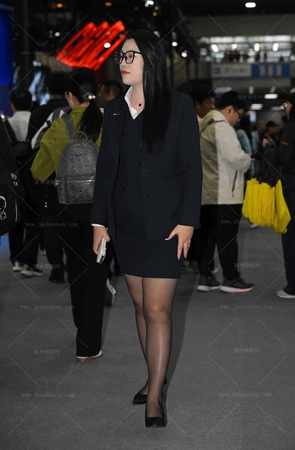 251122-16-68√喜欢吗？微胖肉感韵味黑丝销售