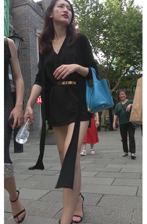 黑裙妹子