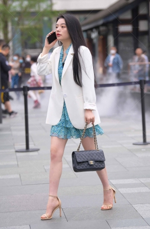 232514-10=84√优雅知性轻熟女 19P